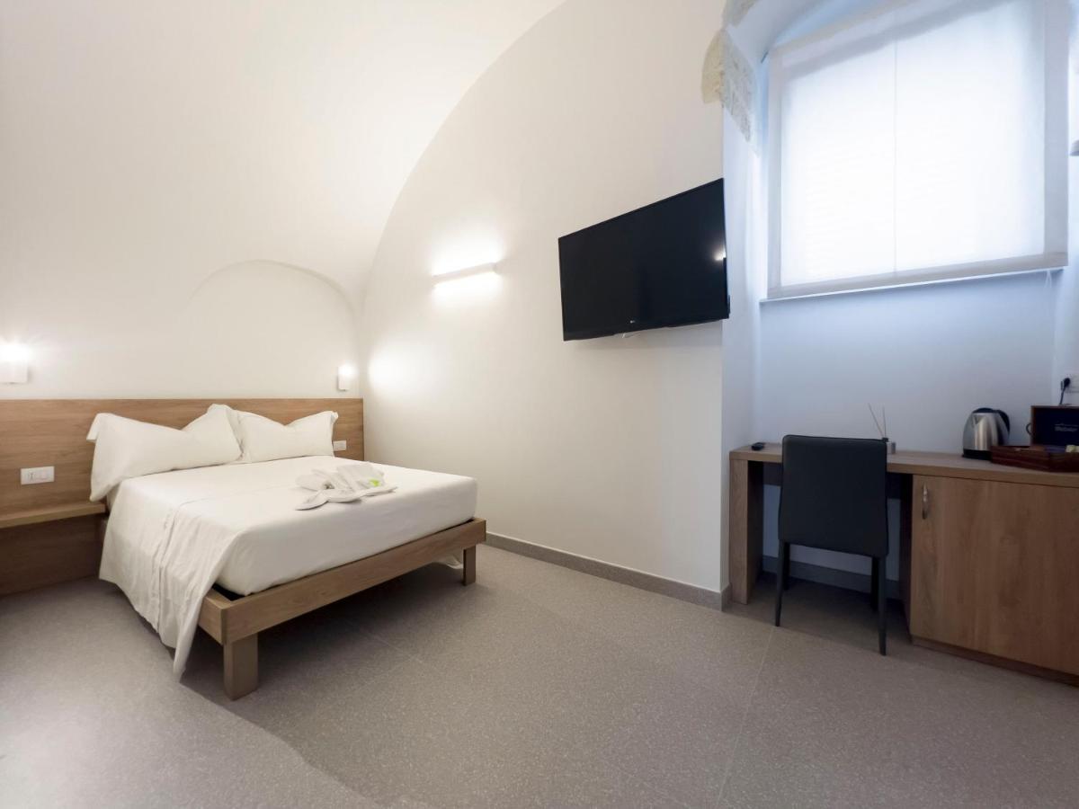 Dimora Dei Celestini Bed & Breakfast มันเฟรโดเนีย ภายนอก รูปภาพ