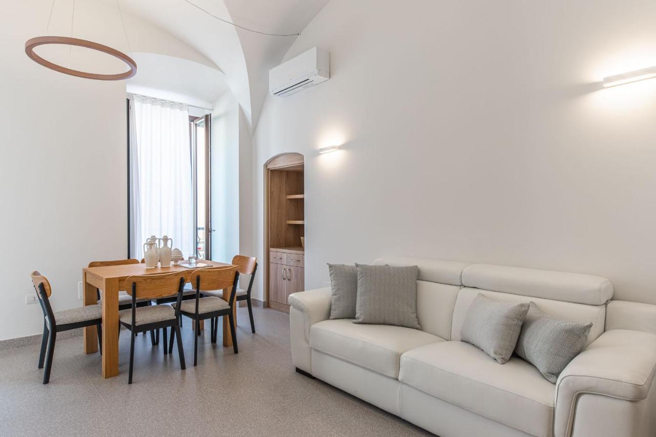 Dimora Dei Celestini Bed & Breakfast มันเฟรโดเนีย ภายนอก รูปภาพ