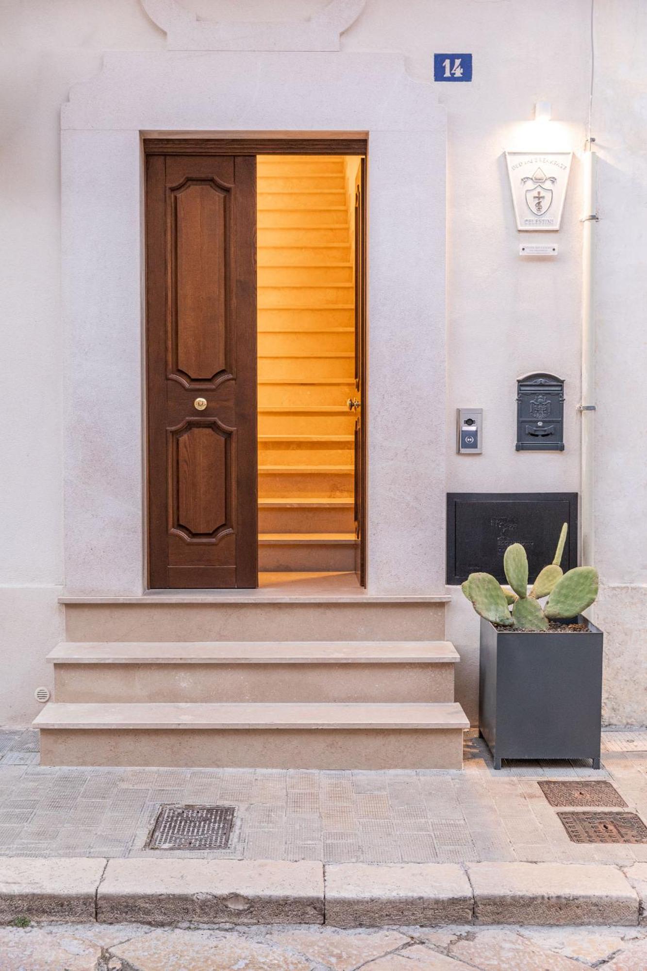 Dimora Dei Celestini Bed & Breakfast มันเฟรโดเนีย ภายนอก รูปภาพ