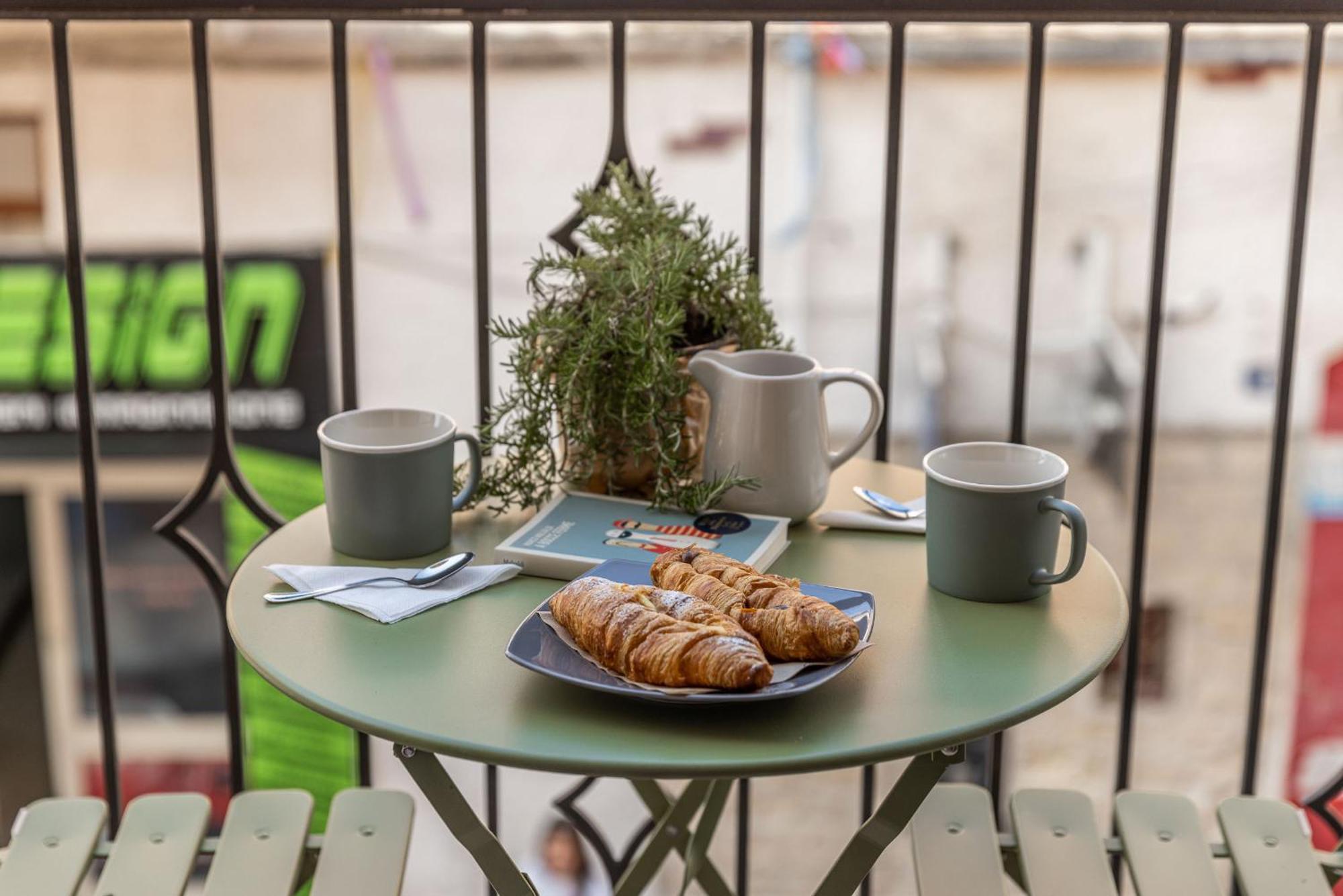 Dimora Dei Celestini Bed & Breakfast มันเฟรโดเนีย ภายนอก รูปภาพ
