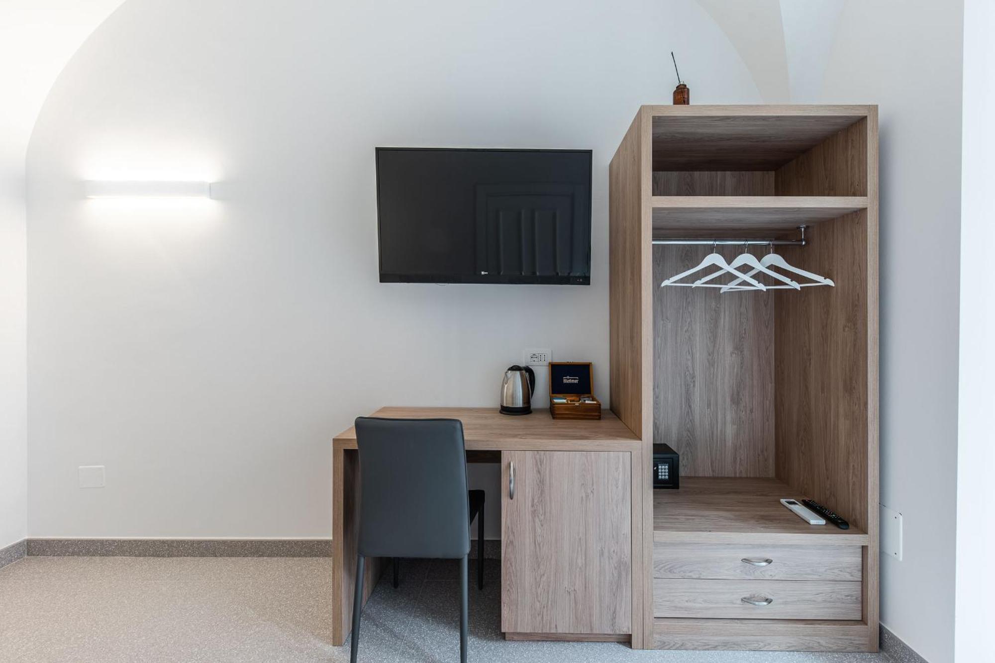 Dimora Dei Celestini Bed & Breakfast มันเฟรโดเนีย ภายนอก รูปภาพ
