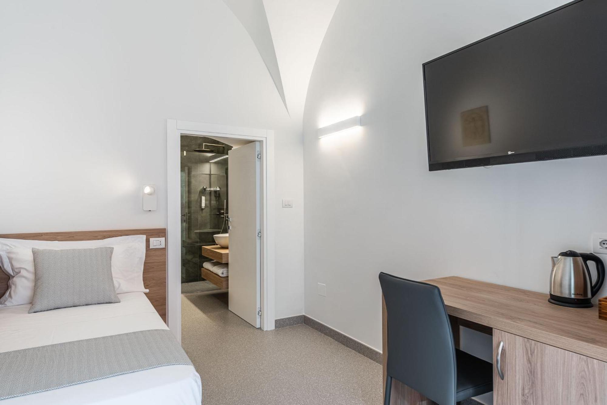 Dimora Dei Celestini Bed & Breakfast มันเฟรโดเนีย ภายนอก รูปภาพ